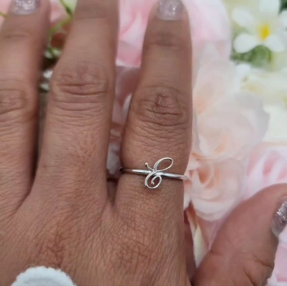 ♥️ DAINTY INITIAL STERLING SILVER RING - Picture 14 of 16